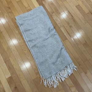 American Eagle Winter Creme Scarf